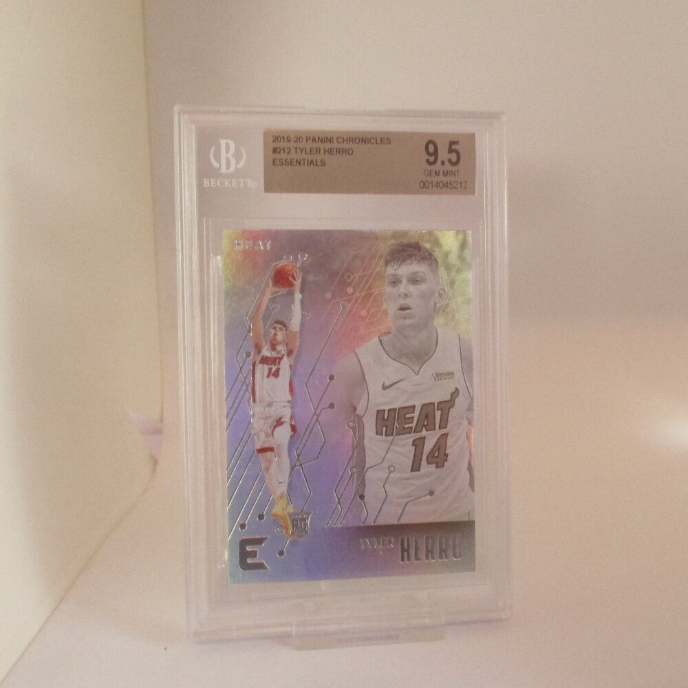 2019-20 PANINI CHRONICLES #212 TYLER HERRO ESSENITALS 9.5 GEM MINT